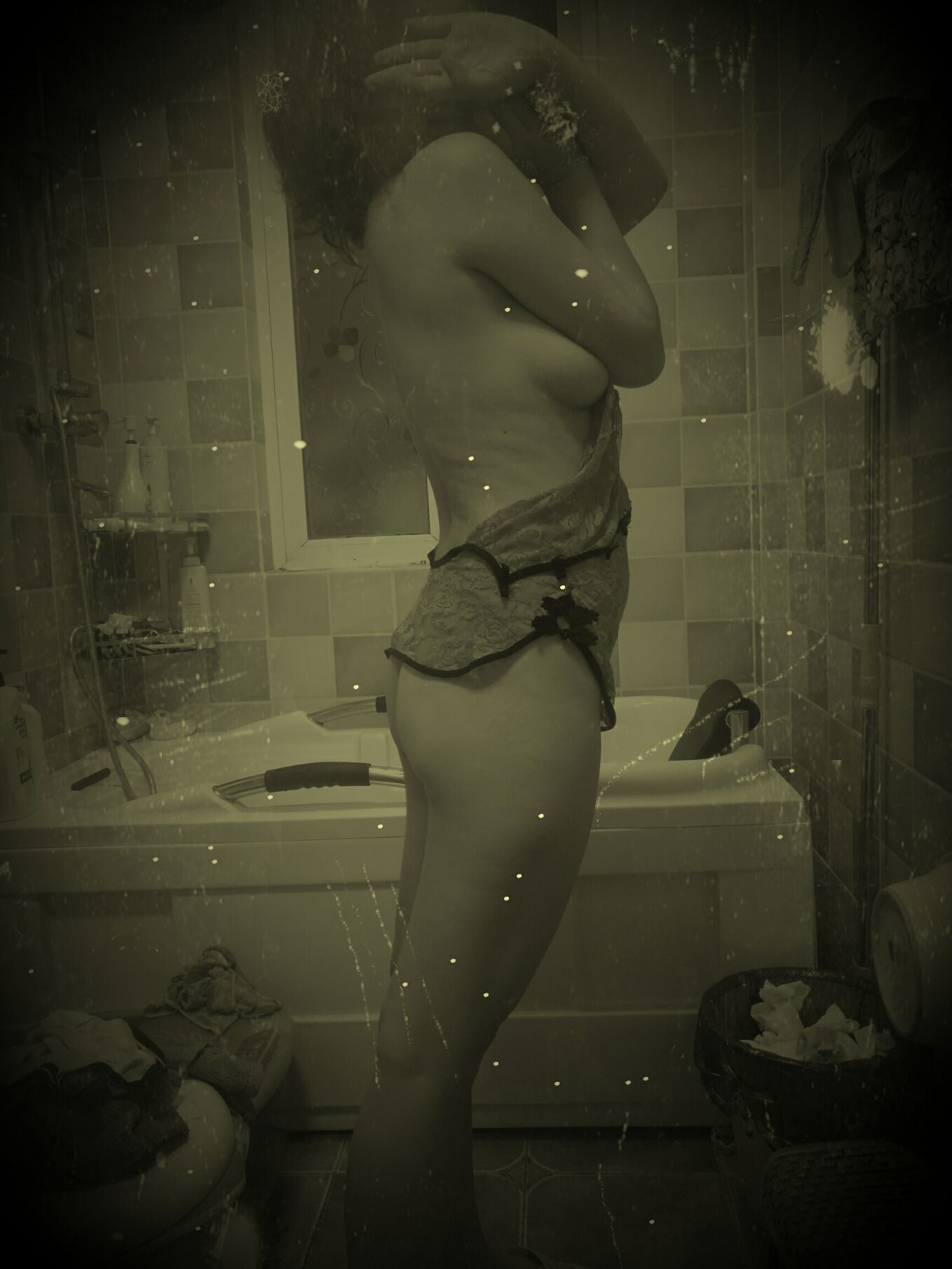 不是尤物版的身材，但生过孩子保持这样已经很不容易了，女人很伟大